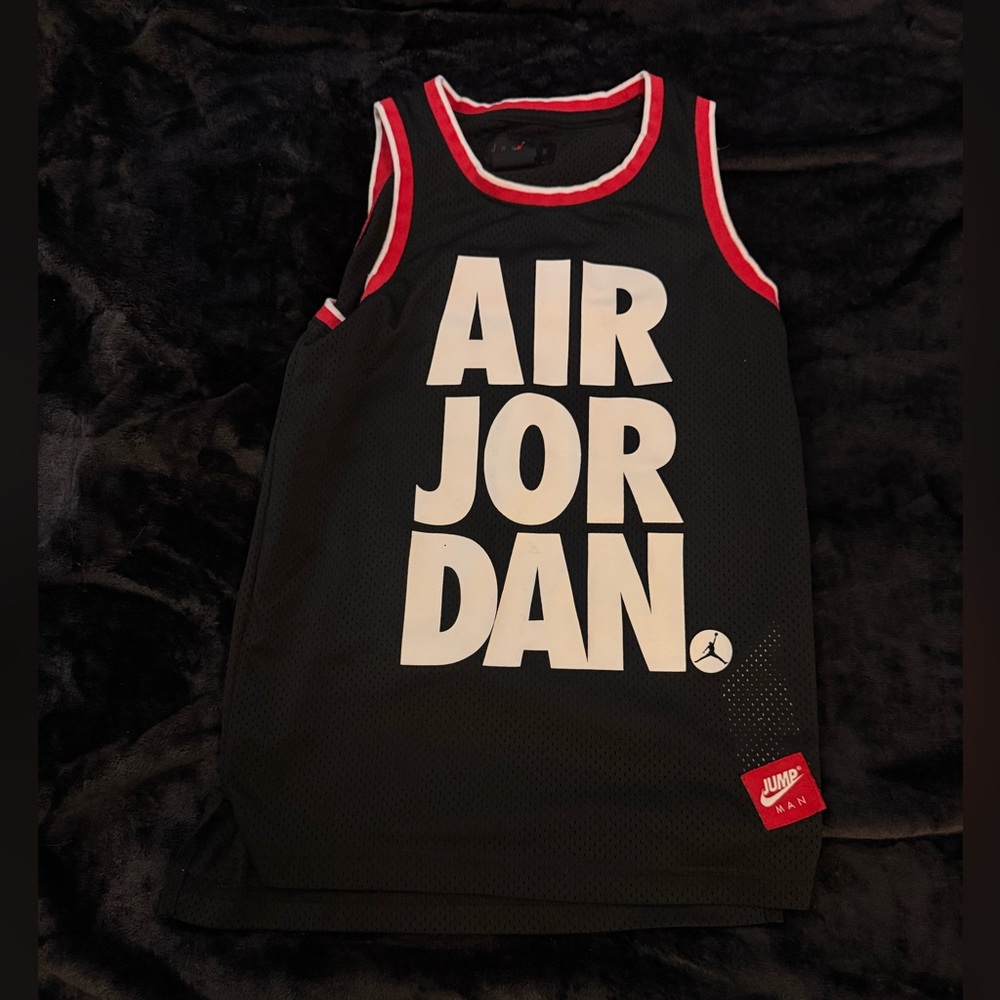 Air Jordan Youth Jump Man Jersey black youth small 8-10 yrs